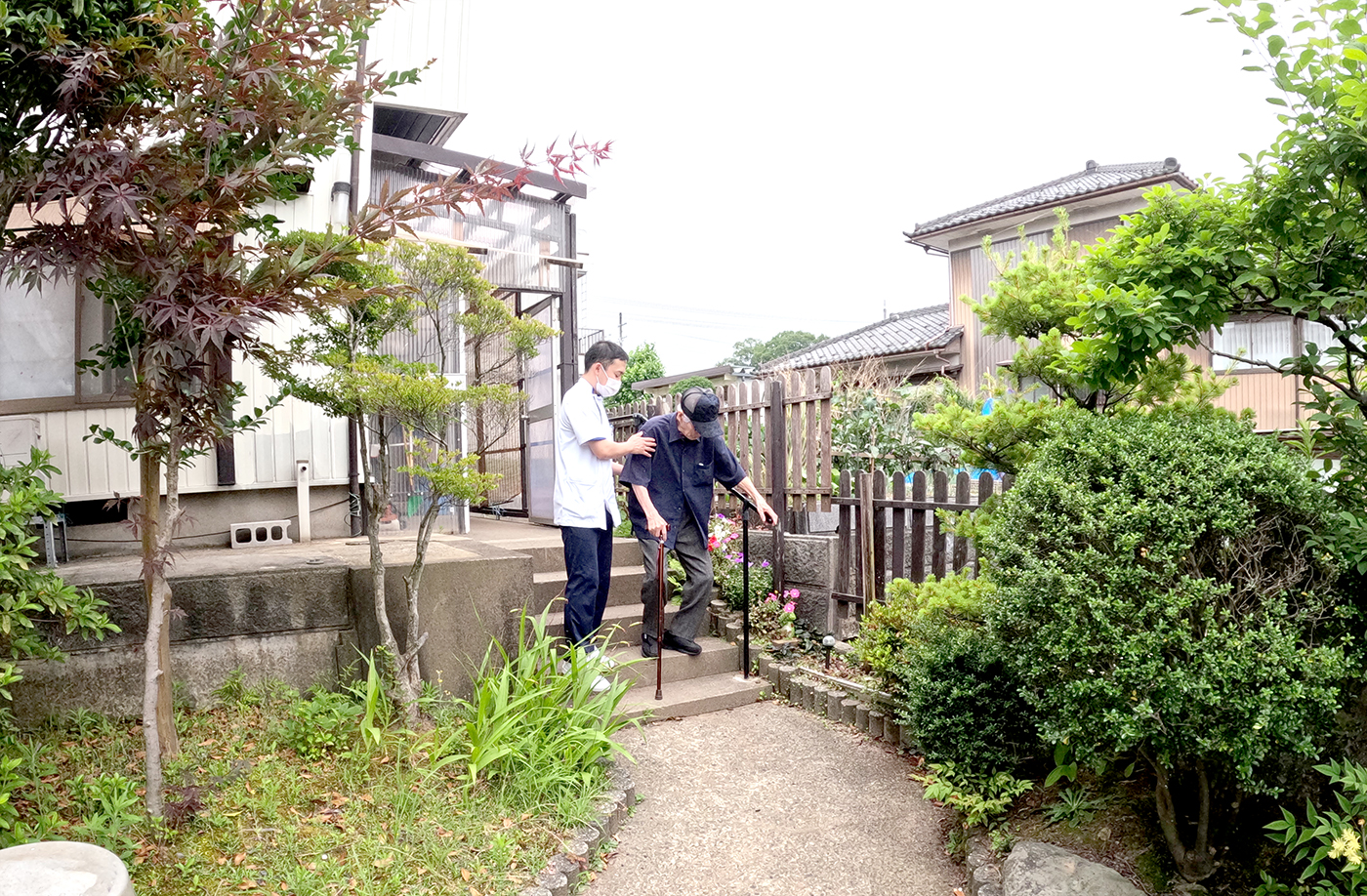 訪問リハビリテーションさばえ　外出の練習（階段昇降）